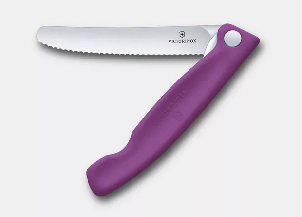 Nóż składany ząbkowany 11 cm Victorinox - Swiss Classic Fioletowy V.SC.F.6.7835.FC1 Nóż składany ząbkowany 11 cm Victorinox - Swiss Classic Fioletowy V.SC.F.6.7835.FC1